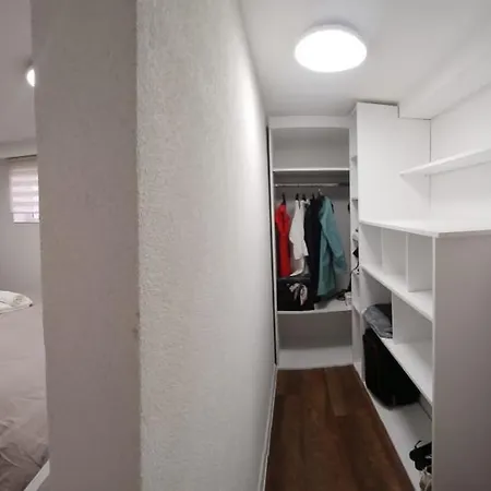 Guest Suzy * Petrič